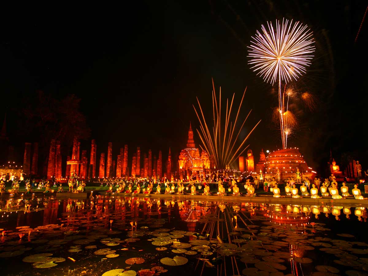 The magic of Loy Krathong. Image: Visit Khao Lak